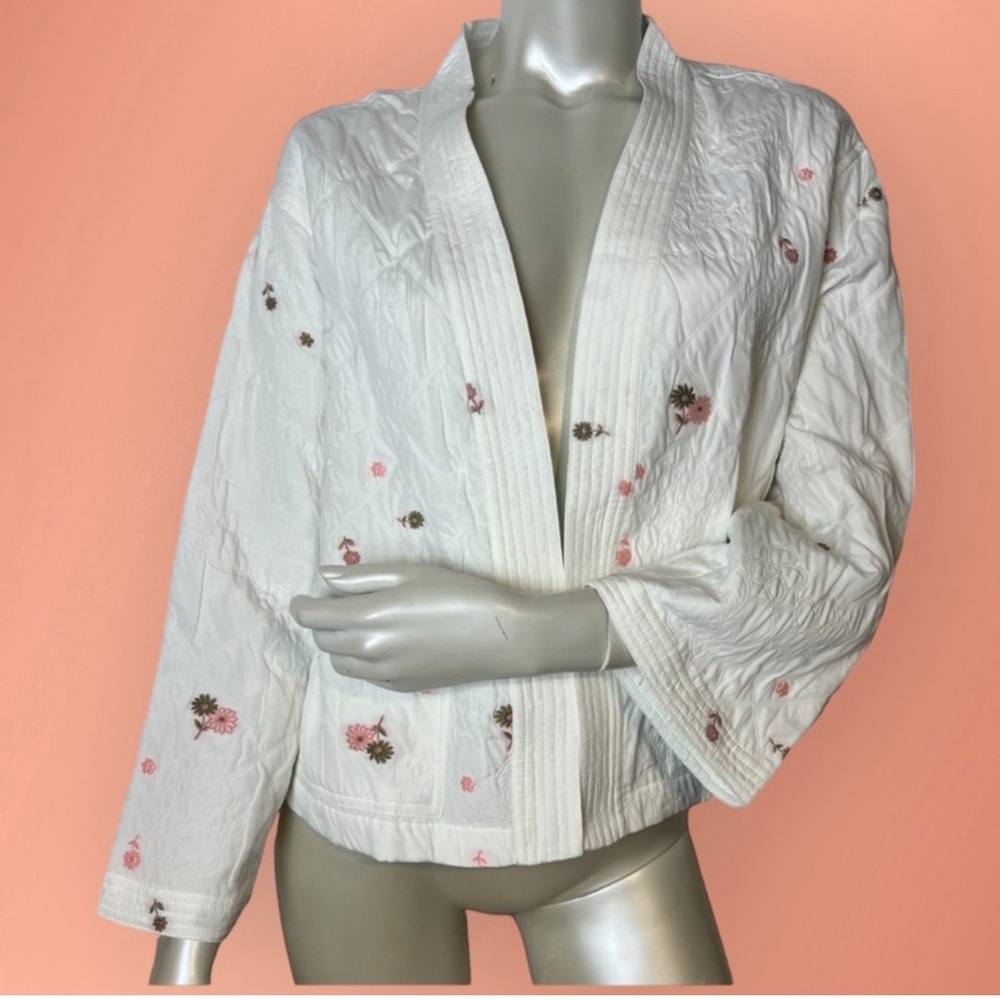 Quilted white floral jacket and matching shorts set
